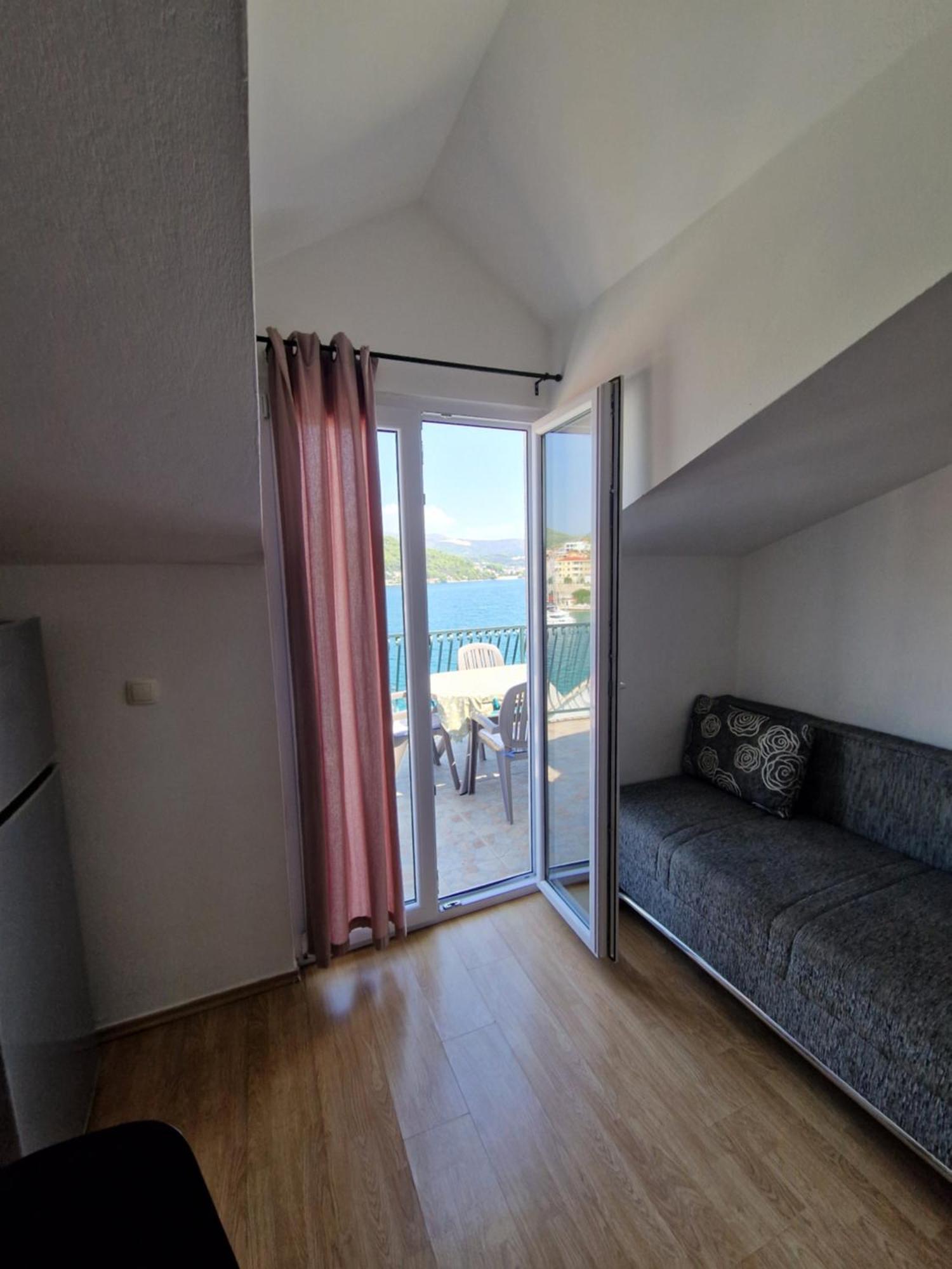 Apartmani "Ivan" มารีนา ภายนอก รูปภาพ