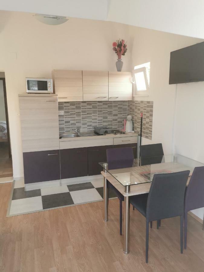 Apartmani "Ivan" มารีนา ภายนอก รูปภาพ