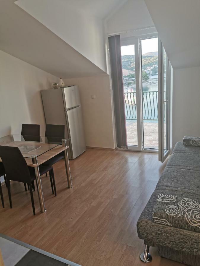 Apartmani "Ivan" มารีนา ภายนอก รูปภาพ
